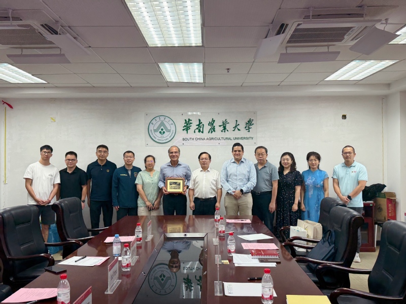 厄瓜多尔Reybanpac集团及全国香蕉出口商协会代表团来访我校 